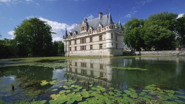 Le château d'Azay-le-Rideau depuis la Loire