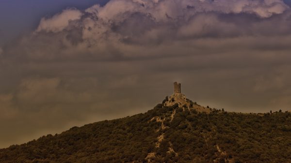 La Tour de Massane, symbole d'Argelès-sur-Mer dans le massif des Albères