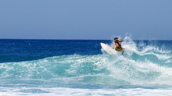Surfing in Hossegor in Landes