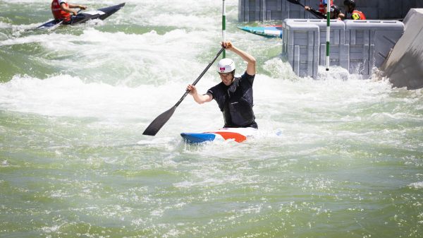 Kanoën bij het Olympisch watersportstadion in Vaires-sur-Marne