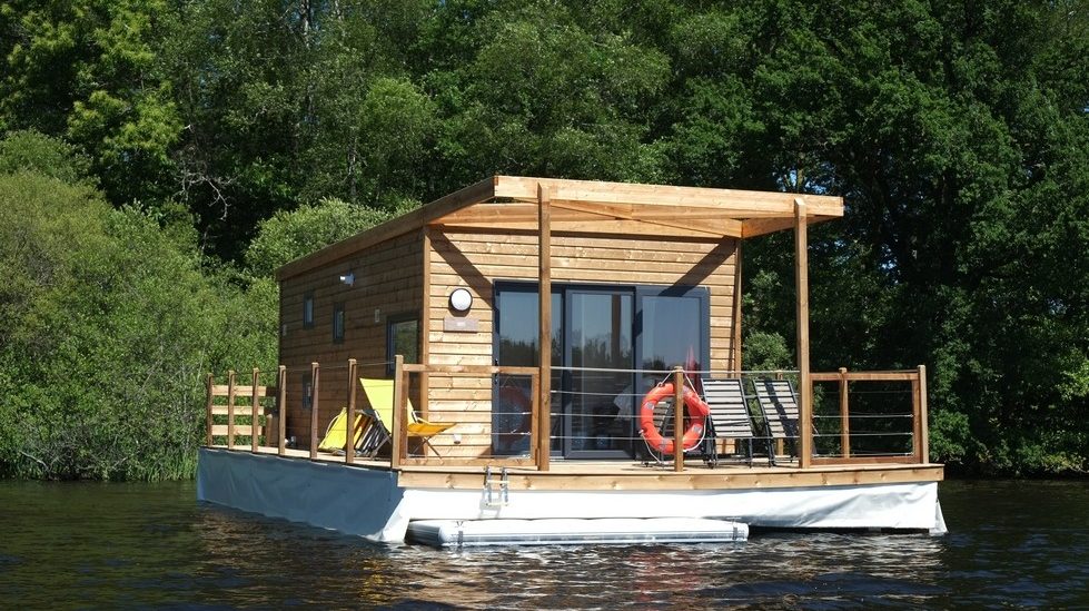 Aren't you a Robinson in your floating cabins?