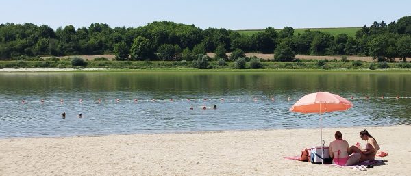 Swimming and relaxing at Lac de Bairon