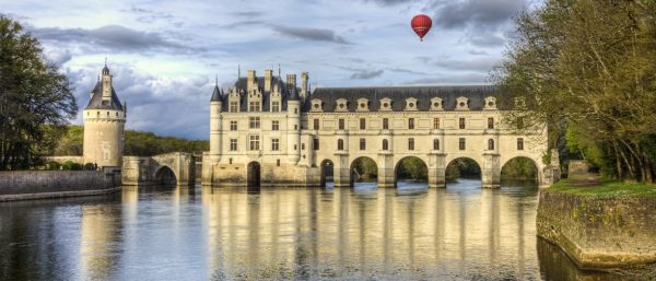 View of the "Château des Dames" and its reflection in the Cher