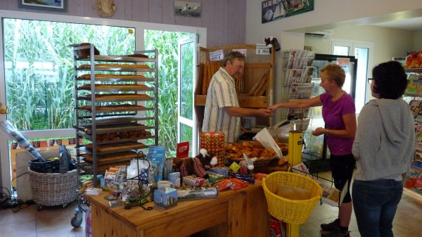De geur van vers brood in de ochtend