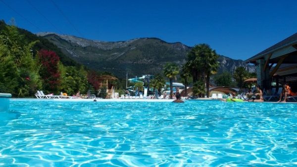 Wasserpark eines Campingplatzes in den Hautes-Pyrénées