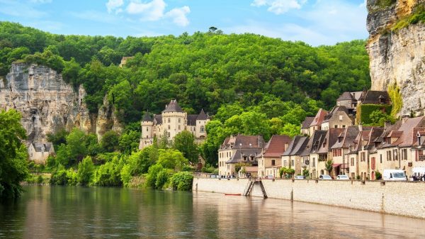 La Roque Gageac van de rivier de Dordogne