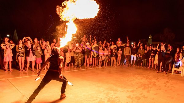 Die Magie des Feuers erhellt die bretonischen Nächte