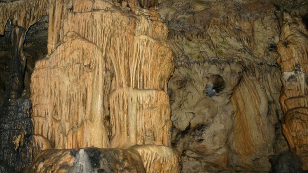 De grot van Osselle op 25 km van Besançon