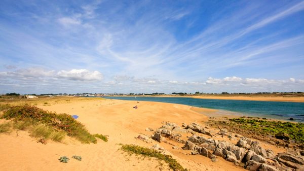 In Bretagne, zon en een ballet van wolken