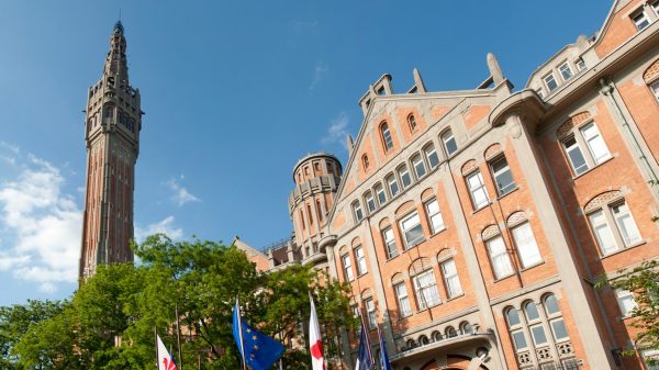 El ayuntamiento y su campanario en Lille