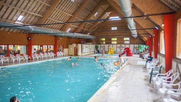 La piscina cubierta y climatizada del camping