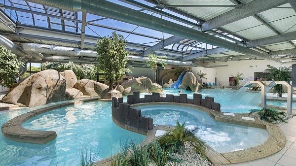 Le parc aquatique couvert est chauffé