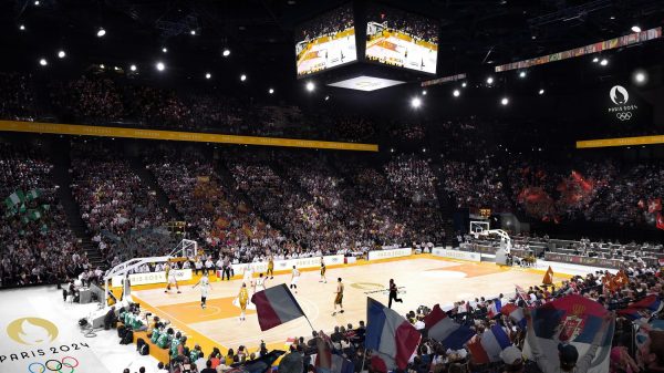 Basketball in der Arena Bercy