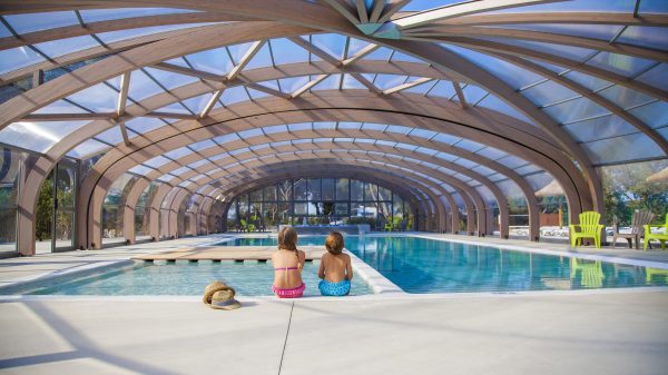 Profitez de la piscine chauffée, quelle que soit la période de votre séjour en camping