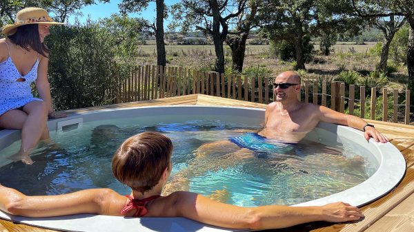 Ein Moment des Austauschs oder der Entspannung mit Freunden oder der Familie