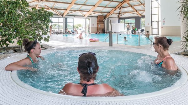 Overdekt en verwarmd zwembad