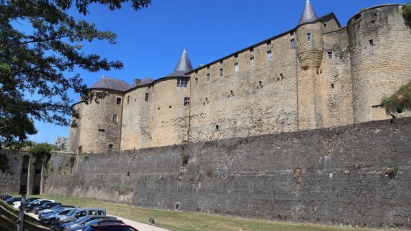 Château fort de Sedan dans les Ardennes