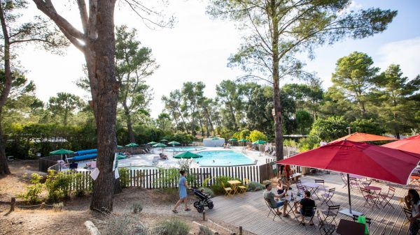 Un camping à taille humaine près d'Arles