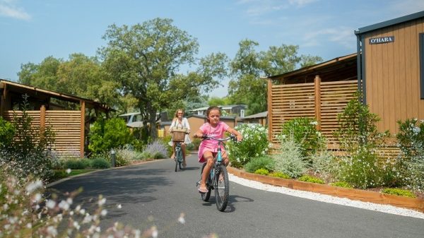 De Prestige-wijk, gelegen aan de kant van de wijngaarden in een ruimte die voorbehouden is voor voetgangers