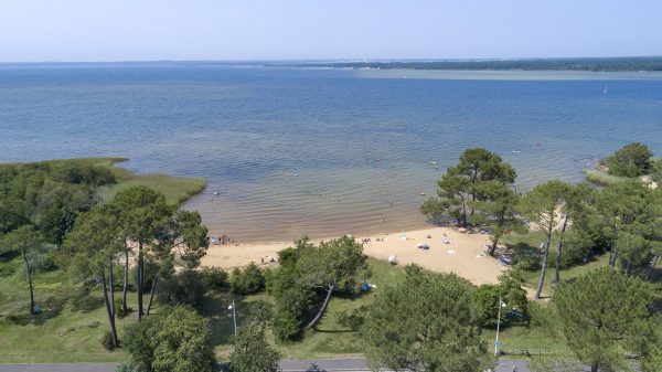 Kleine, ruhige Bucht in der Nähe von Sanguinet