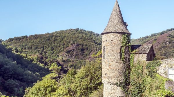 Turm des Schlosses von Humières