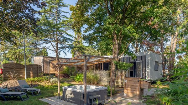 Die Cottages mit Spa verfügen über 2 bis 3 Schlafzimmer