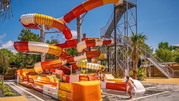 Offene oder halbgeschlossene Spiralrutsche: Welche soll man wählen?