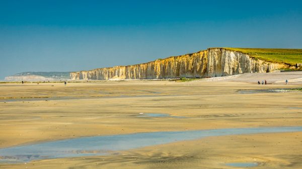 The côte de nacre at low tide, near Saint-Aubin-sur-mer