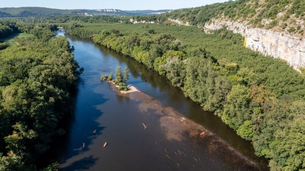 Plage et falaise de Gluges