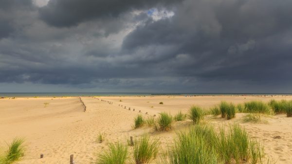 la magnifique plage de Malo par temps couvert
