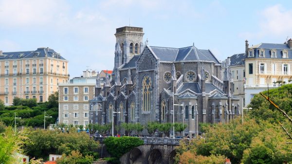 Vue sur l'église Sainte-Eugénie