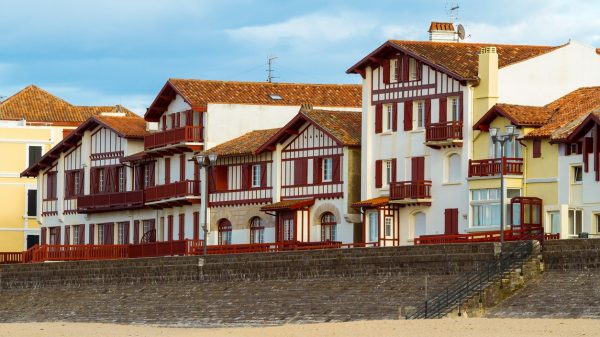 Le charme des villas au bord de la mer à Biarritz