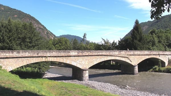 Pont de Grézians über die Nesle d'Aure