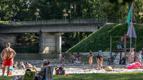 Playa de la base náutica de Saint-Aulaye