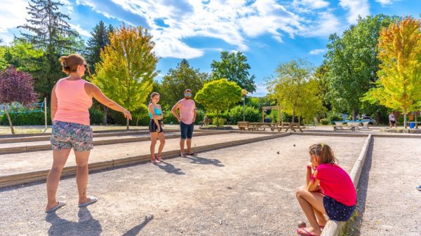 A family pétanque tournamen
