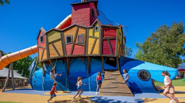 L'aire de jeux sur le thème du poisson