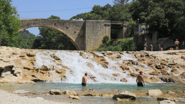 Baden in der Ouvèze, an der Brücke Saint-Michel 