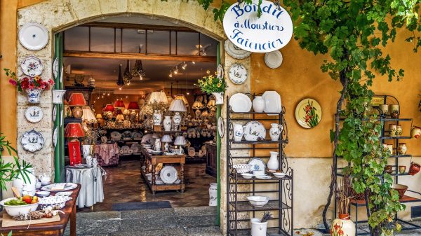 Earthenware is very present in the village