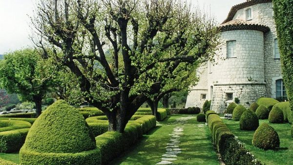 The gardens of Gourdon Castle