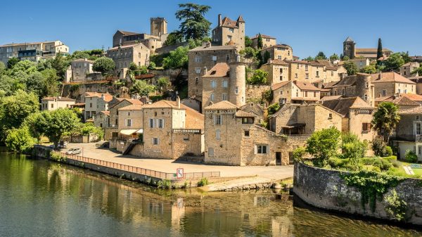 Vue sur le village de Puy-l'Evèque dans le Lot