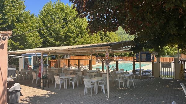 Un snack au bord de la piscine ?