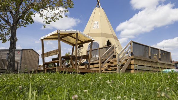 Un séjour en camping insolite dans un tipi