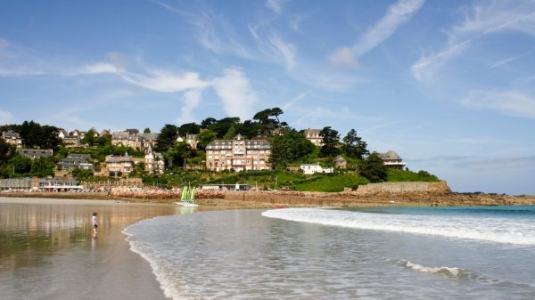 La plage de Trestrignel, au pied de Perros-Guirec