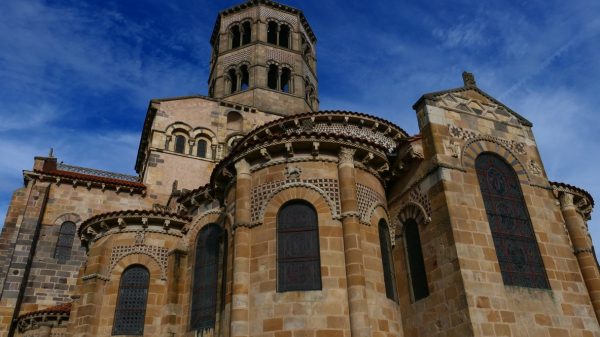 Saint-Austremoine Abbey, in the heart of Issoire