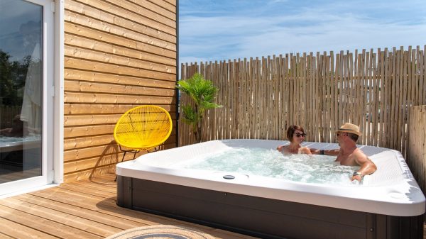 Der Whirlpool des Cottages Otello Sabia Signature & SPA (für 4 bis 6 Personen)
