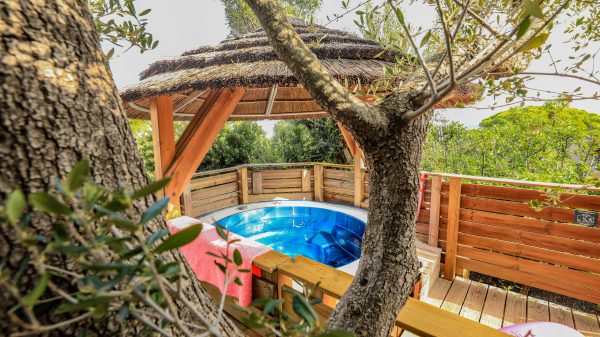 Das Spa des Mobilheims mit 2 Schlafzimmern