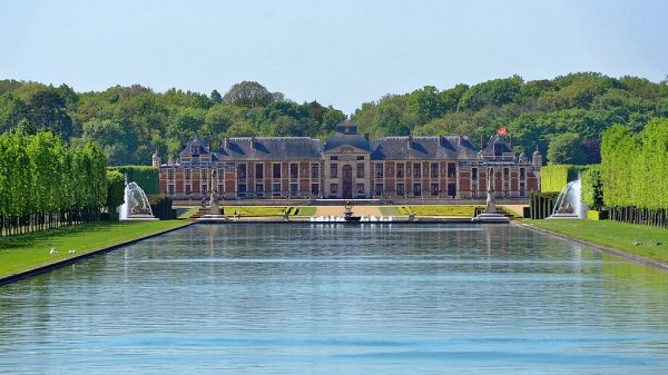Het kasteel van Champs de Bataille en het kanaal