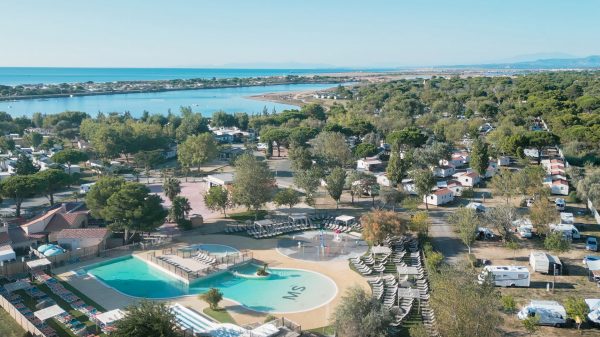 Un camping à 500m de la plage