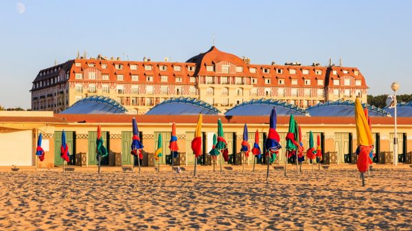 Playa de Deauville y el hotel Normandy