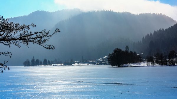 The beauty of the Vosges in winter, when Lake Longemer is frozen